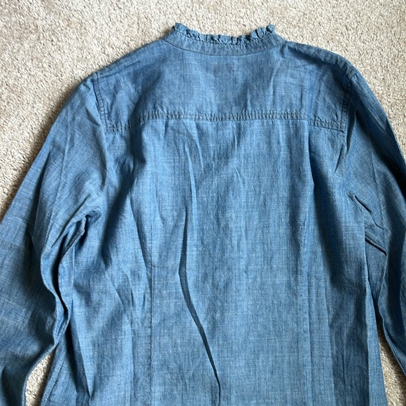 🎉 $50 🎉 NWT J.Crew Factory Chambray shirt with jeweled buttons - Picture 8 of 11